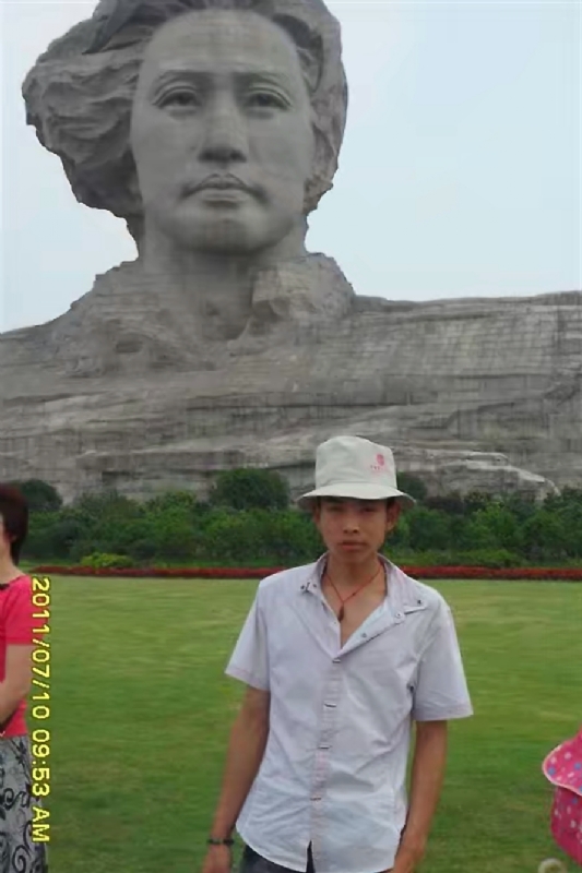 黄泥巴的第一张照片--武汉闪婚服务中心